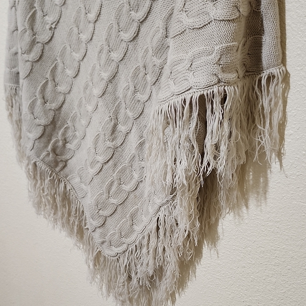 Carolyn Taylor Cream Poncho with Fringe - Picture 7 of 11